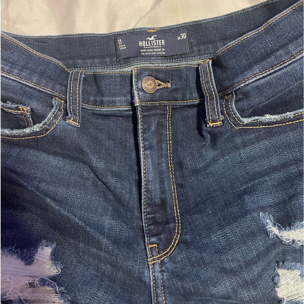 HOLLISTER ripped Jean shorts